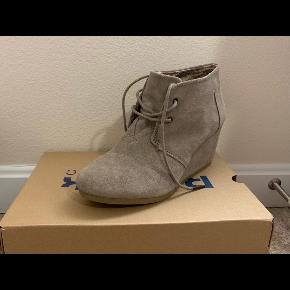TOMS wedges